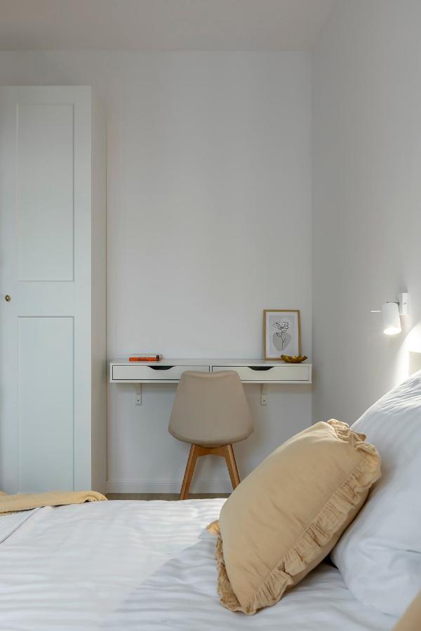 Apartment Fabryczna 19 By Farkas Poznan
