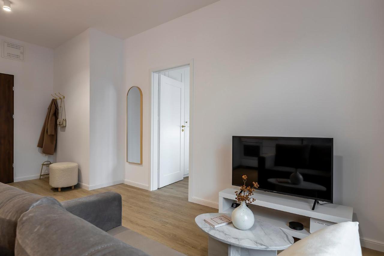 Apartment Fabryczna 19 By Farkas *
